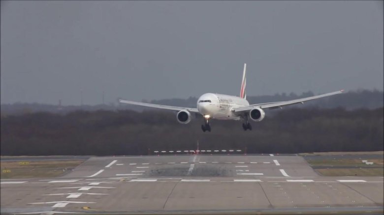 Боинг 777 взлет