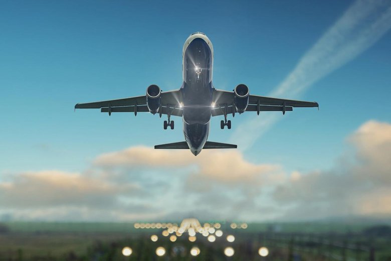 Самолет в небе