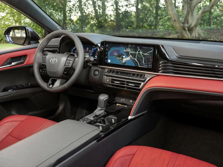 Новая тойота камри 2025