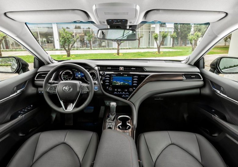 Toyota Camry xv70 2017