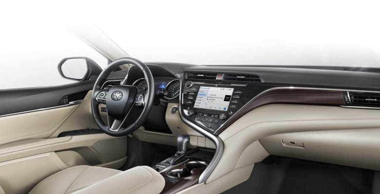 Тойота Камри 2022 салон