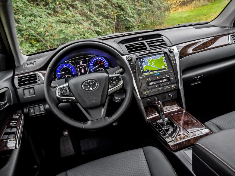 Toyota Camry 2015 салон