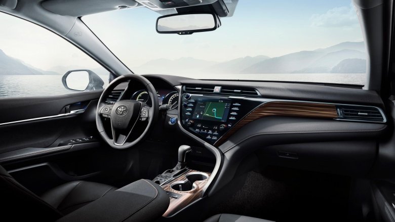 Тойота Камри 2020 салон