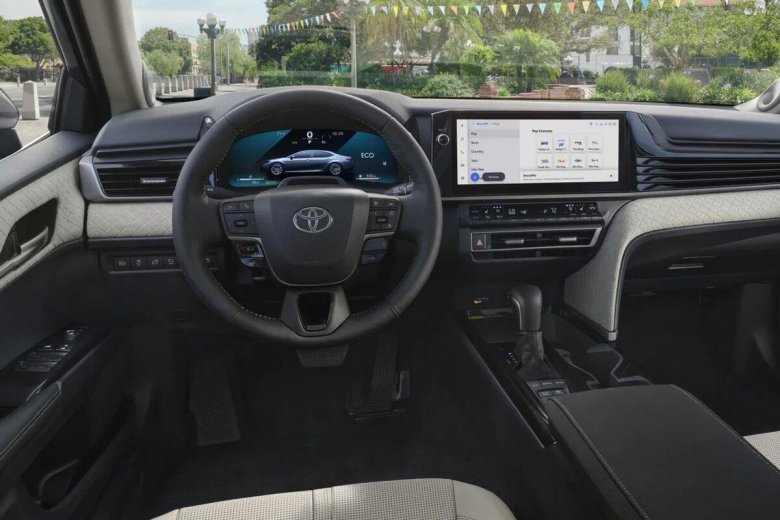 Новая Тойота Камри 2025