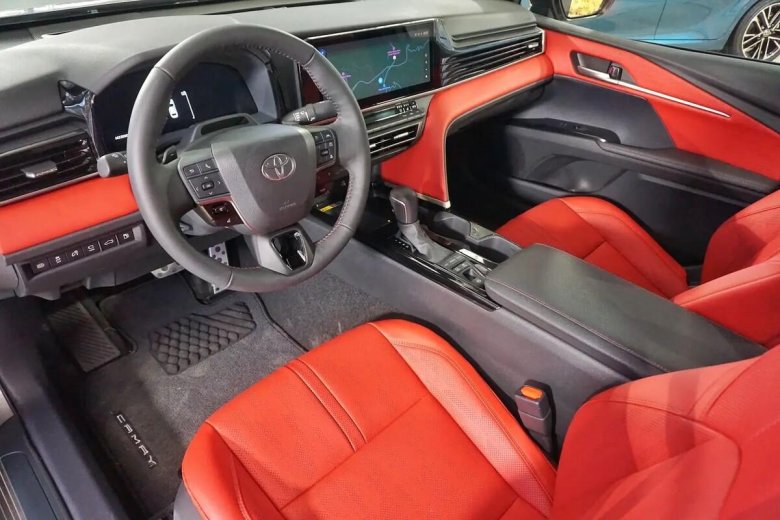 Тойота камри 2025 салон