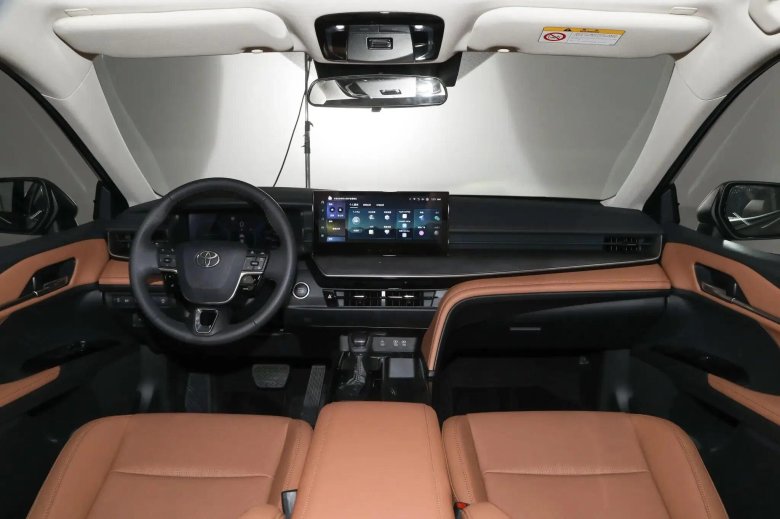 Камри 2024 салон