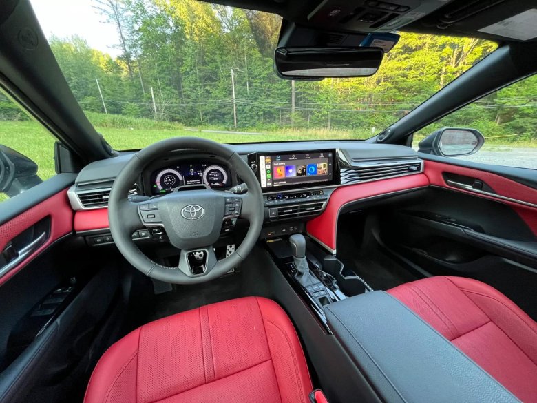 Новая тойота камри 2025