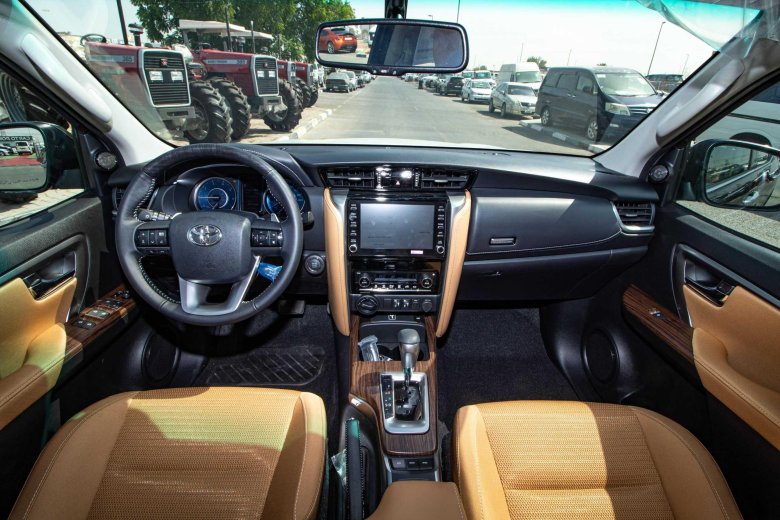 Тойота фортунер 2021