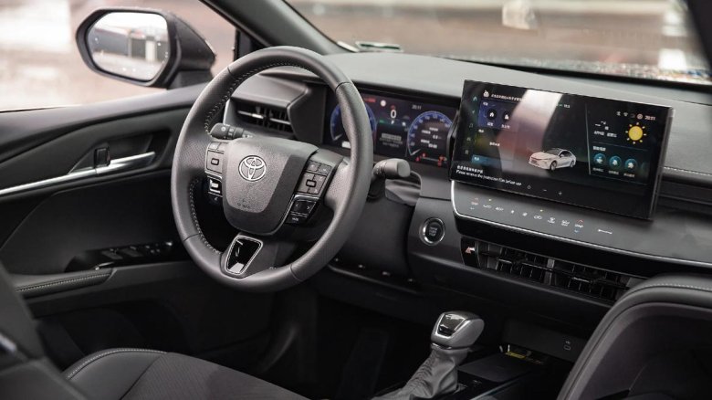 Новая toyota camry