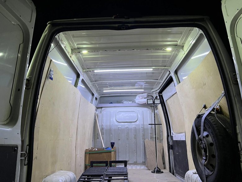 Плафон освещения салона микроавтобуса Fiat Ducato 250