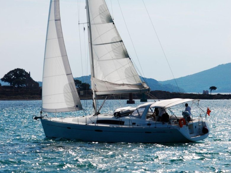 Яхта Beneteau 50
