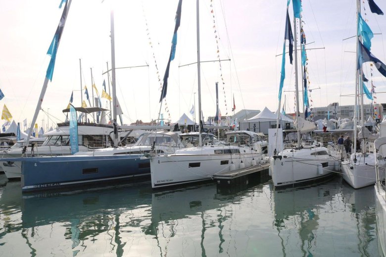 Яхта парусная