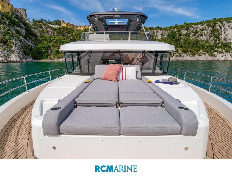 Beneteau grand trawler 62