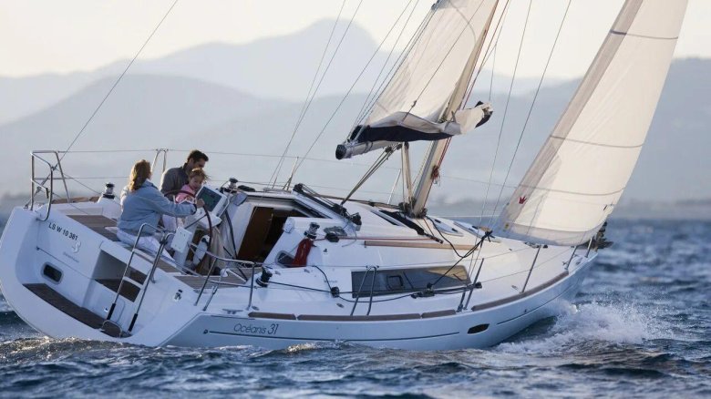 Парусная яхта Beneteau