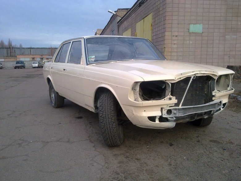 Мерседес 123 бежевый