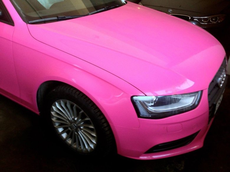 Розовый металлик машина