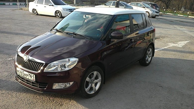 Шкода Фабия черная