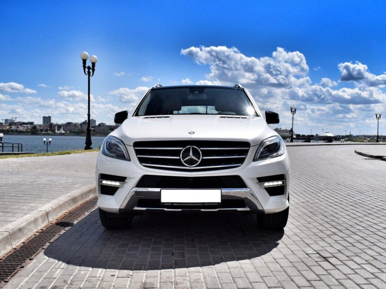 Белый Мерседес внедорожник