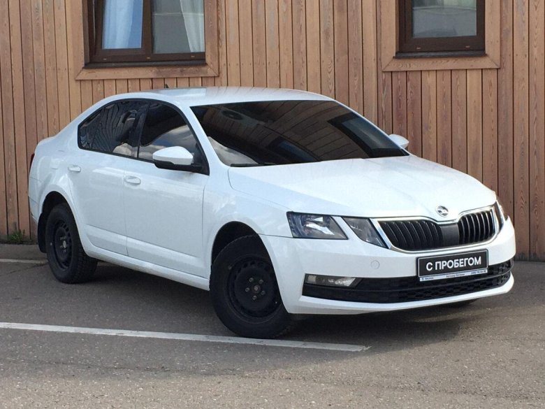 Skoda Octavia a7 Рестайлинг белая