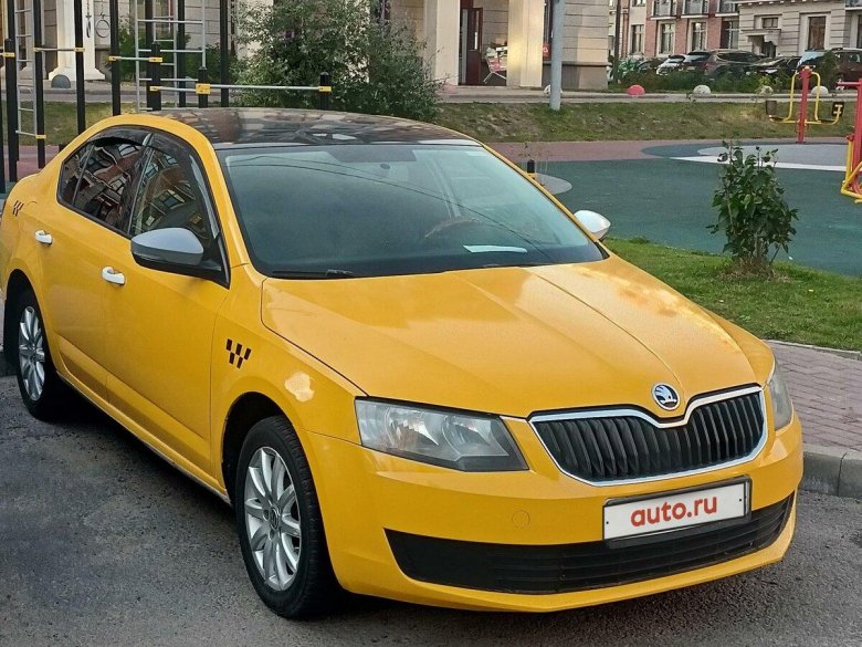 Желтый шкода октавия у612ус799