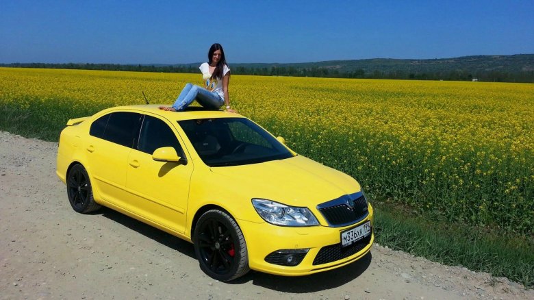 Шкода Октавия а5 RS желтая