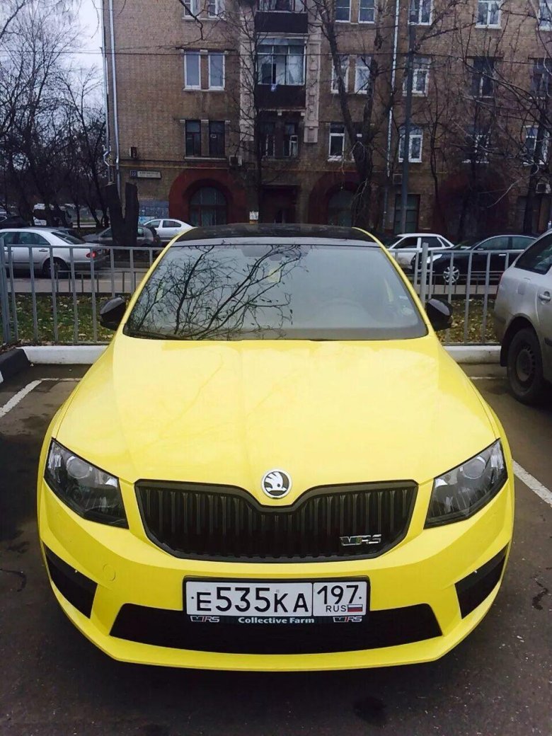 Шкода Октавия а7 желтая