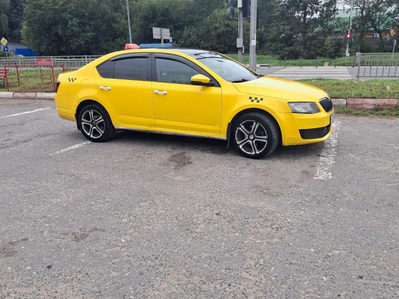 Шкода желтая