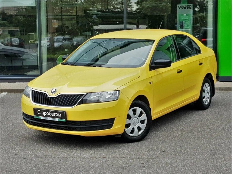 Шкода Рапид желтая