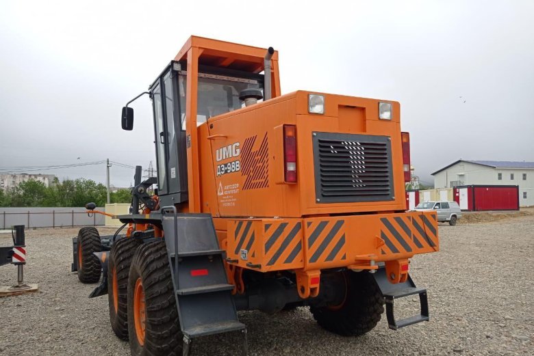 UMG ДЗ-98в автогрейдер