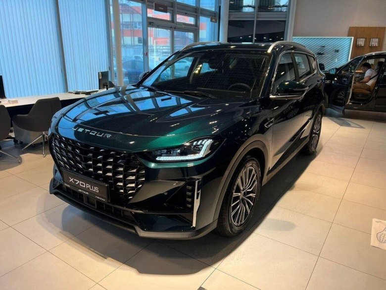 Jetour x 70 plus 2024