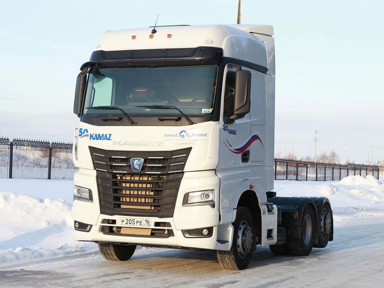 Тягач КАМАЗ-65659