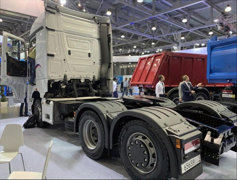 Тягач КАМАЗ-65659