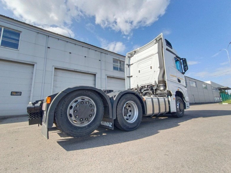 Седельный тягач камаз 54901