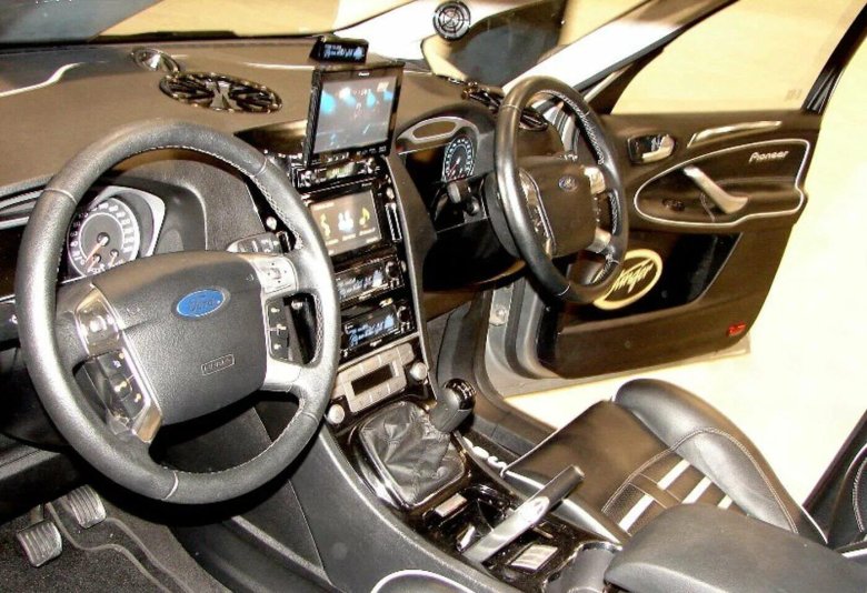 Машина с двумя рулями