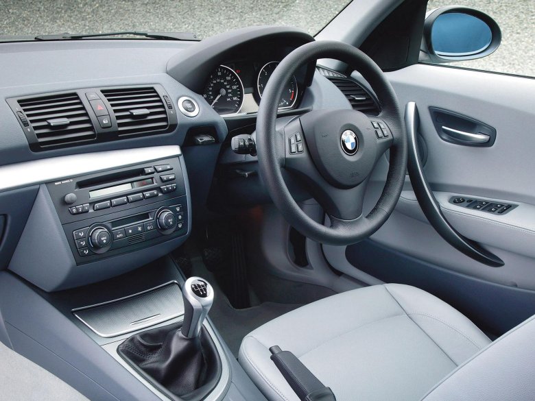 BMW 120i 2008 салон