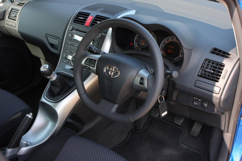 Toyota Auris 2007 салон