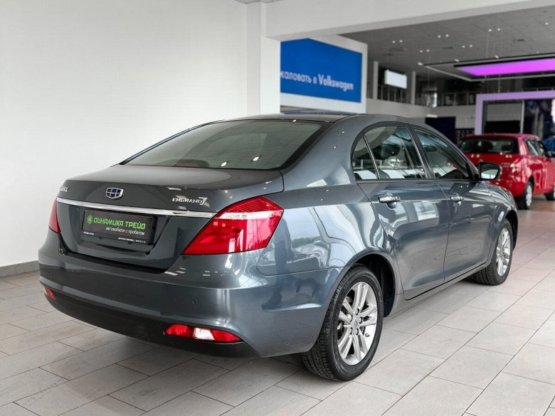 Geely Emgrand x 7 черного цвета