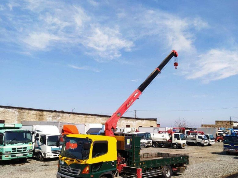 Автокран Hino