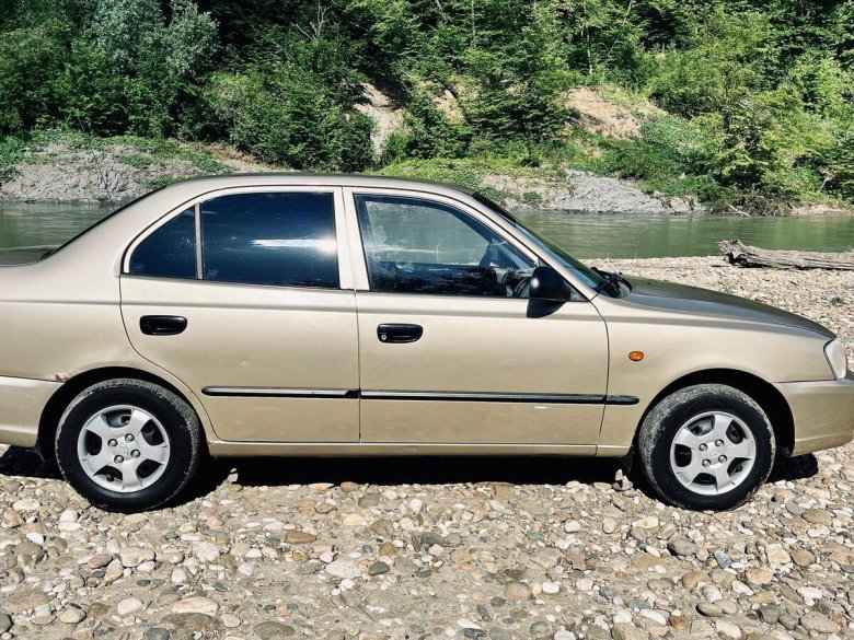 Hyundai accent 2004