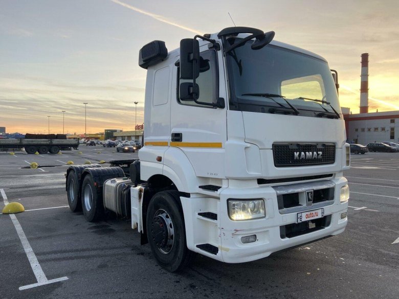 Седельный тягач камаз