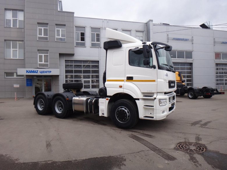 Тягач КАМАЗ 65206