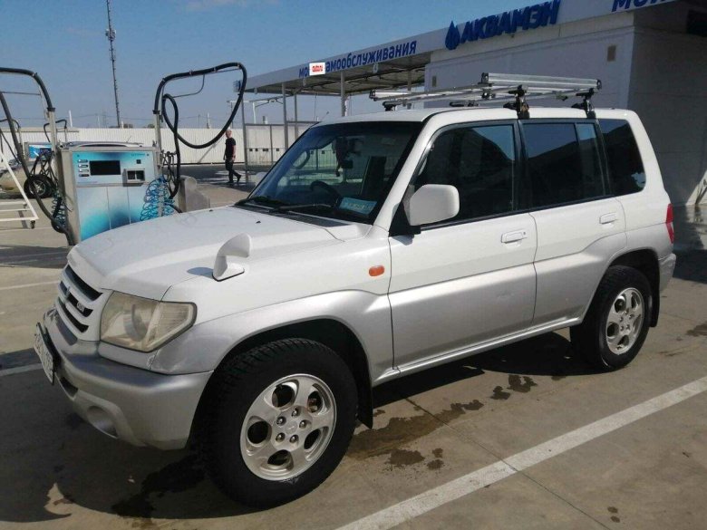 Mitsubishi pajero io 2000
