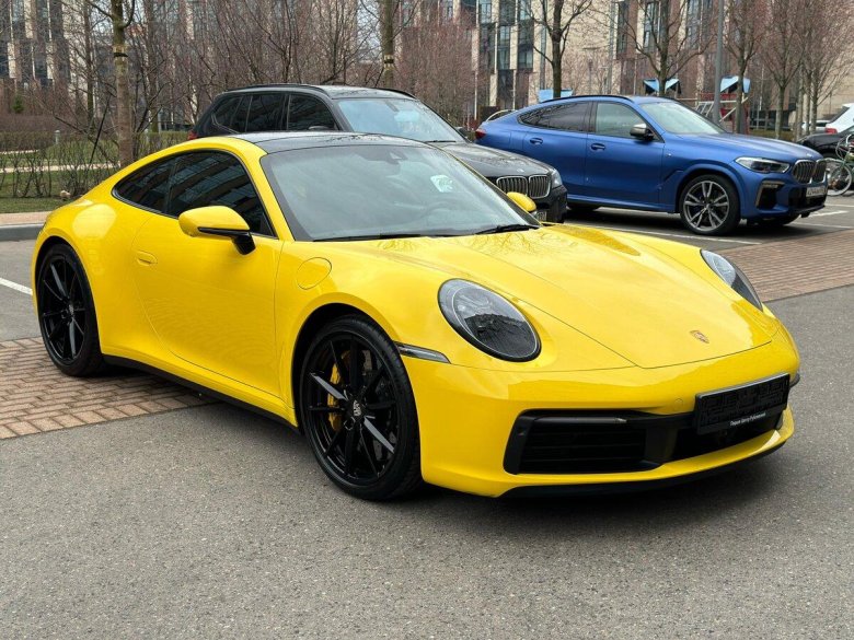 Желтый порше 911