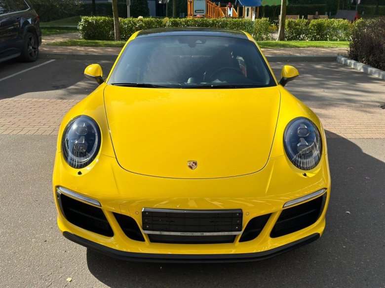 Porsche 911 carrera 4 gts