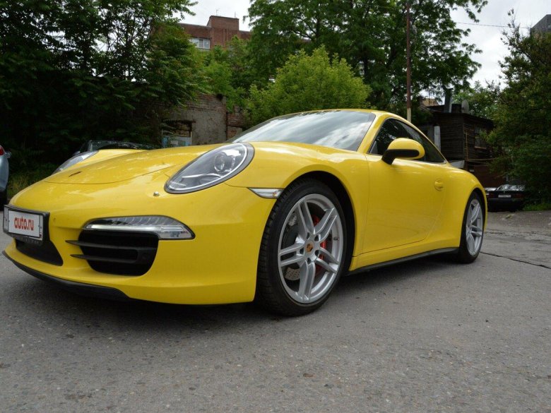 Желтый порше 911