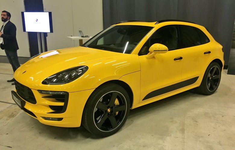 Porsche Cayenne 958 жёлтый