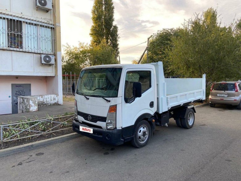 Ниссан бортовой грузовик