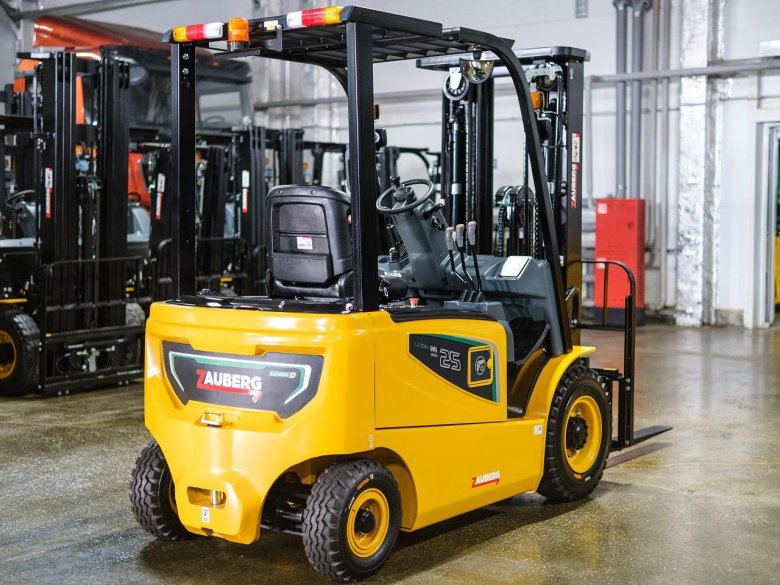 Электрический вилочный погрузчик