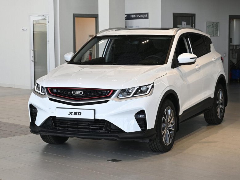 Geely coolray белая