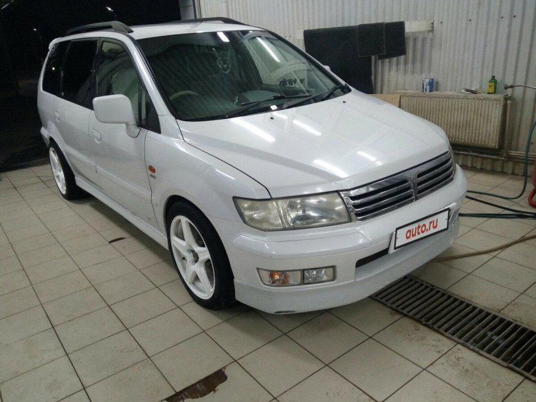 Митсубиси Шариот Грандис 1998